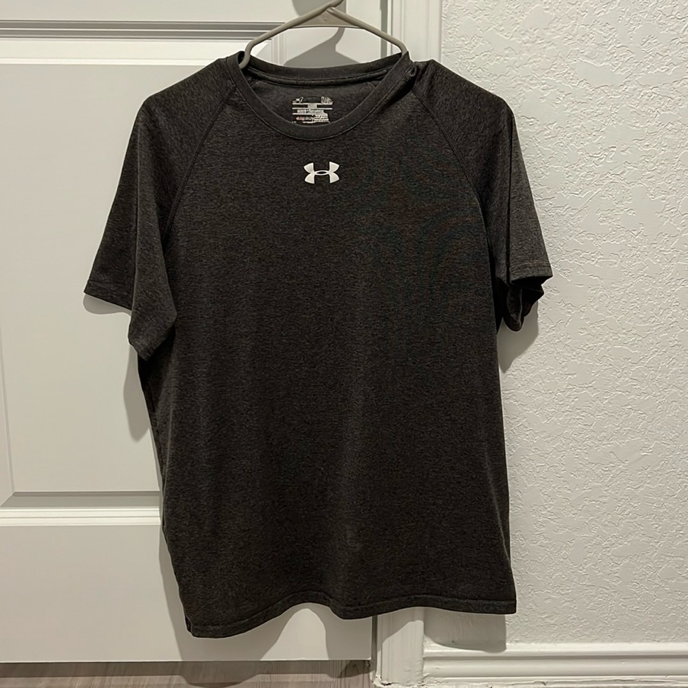 Men’s Under Armour dri-fit t-shirt